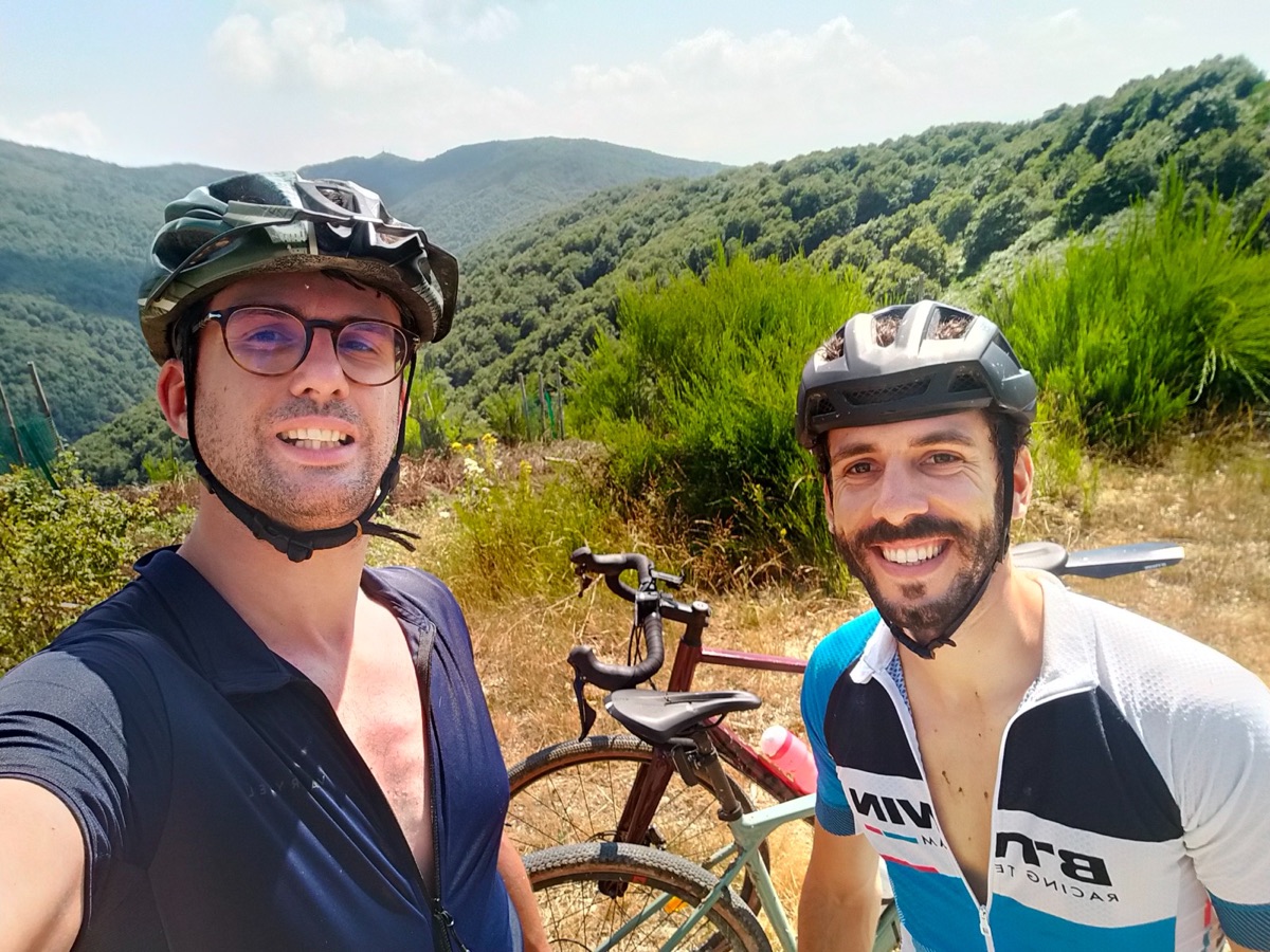 Enrico e Ludovico insieme durante un'uscita in bici